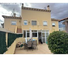 IMPRESIONANTE CHALET CON AMPLIA PARCELA Y PISCINA PRIVADA