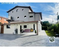 ESPECTACULAR CASA EN LA PLAYA COMPUESTA DE 2 VIVIENDAS DE 454 M2.