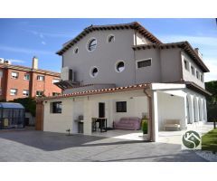ESPECTACULAR CASA EN LA PLAYA COMPUESTA DE 2 VIVIENDAS DE 454 M2.