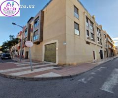 Venta de local comercial esquinero en centro de Roquetas
