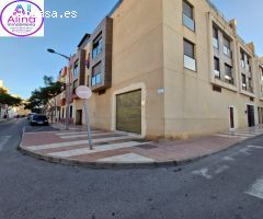 Venta de local comercial esquinero en centro de Roquetas