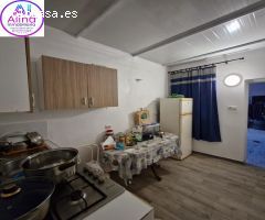 Venta de local comercial esquinero en centro de Roquetas