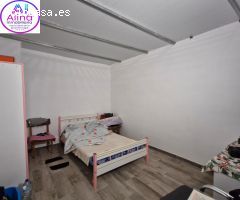 Venta de local comercial esquinero en centro de Roquetas