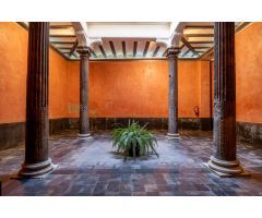 Vive la Historia con Estilo: Dúplex Único en el Corazón del Casco Histórico