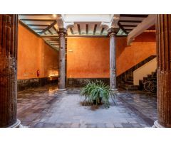 Vive la Historia con Estilo: Dúplex Único en el Corazón del Casco Histórico