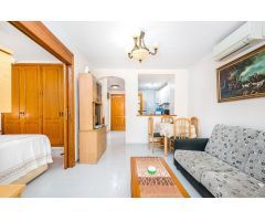 EN VENTA 1 DORMITORIO CENTRO DE TORREVIEJA CON PISCINA