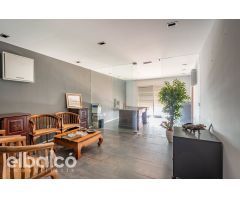 CAMBRILS - Espacioso local comercial para reformar de dos plantas con numerosas salas, cocina y baño
