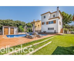 COMA-RUGA - Chalet de 4 habitaciones con piscina, barbacoa y a tan solo 1600m de la playa