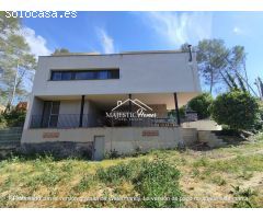 Casa independiente con piscina.