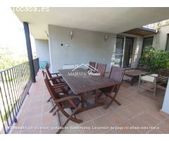 Casa independiente con piscina.