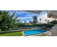Piso en primera línia de mar en una zona priviliegiada de Sitges.