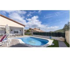 Casa independiente con piscina en Canyelles