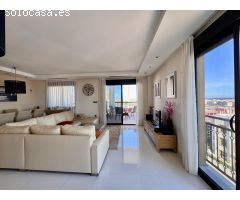 ¡Un paraíso junto a la costa! Espectacular piso vistas al mar, 3 dormitorios y 2 baños.