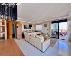 ¡Un paraíso junto a la costa! Espectacular piso vistas al mar, 3 dormitorios y 2 baños.