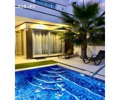 Tu oasis con piscina y vistas al mar!!