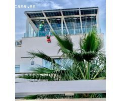 Tu oasis con piscina y vistas al mar!!