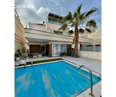 Tu oasis con piscina y vistas al mar!!