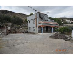 MAGNIFICO CASA DE CAMPO CON TERRENO EN ZONA INMEJORABLE EN BERJA.