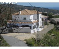 MAGNIFICA CASA CON JARDIN