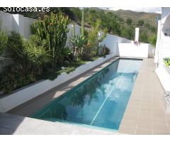 MAGNIFICA CASA CON JARDIN
