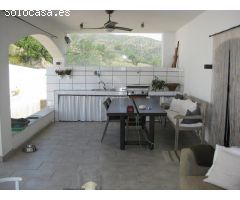 MAGNIFICA CASA CON JARDIN