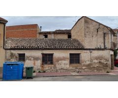 Venta de casa con almacén en Épila