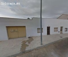 Se vende casa independiente en Avenida Goles de lEbre 343 en Deltebre (Tarragona).