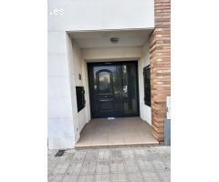 FANTÁSTICA CASA ADOSADA en Calle Eduard Toldrà Soler 18 de Reus (Tarragona).