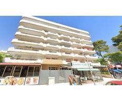 Se vende local comercial OKUPA en Calle Fra Juniper Serra 1 de Salou (Tarragona).