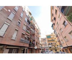 Se vende piso OKUPA en Canovelles (Barcelona).
