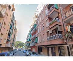 Se vende piso OKUPA en Canovelles (Barcelona).