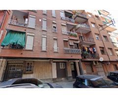 Se vende piso OKUPA en Canovelles (Barcelona).