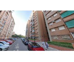 Se vende piso OKUPA en Calle Freixe 7 de Cornellà de Llobregat (Barcelona).