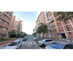 Se vende piso OKUPA en Calle Freixe 7 de Cornellà de Llobregat (Barcelona).