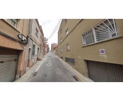 Se vende piso OKUPA en Calle de la Pallaresa 7 en Badalona (Barcelona).