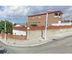 Se vende casa OKUPA en Calle Passió 10 de Rubí (Barcelona).