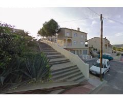 Se vende casa adosada OKUPA en Calle Alzines 17 de la Pobla de Claramunt (Tarragona).