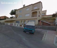 Se vende casa adosada OKUPA en Calle Alzines 17 de la Pobla de Claramunt (Tarragona).