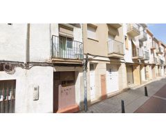 Se vende piso OKUPA en Calle Santo Tomás 10 de Reus (Tarragona).
