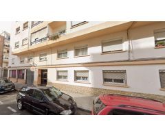 Se vende piso OKUPA en Calle Alcalde Segimon 2 de Reus (Tarragona).