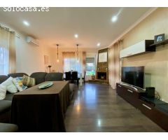 Exclusivo Chalet Independiente con Jardín, Piscina Privada y a Minutos de la Playa en Roquetas de Ma