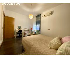 Exclusivo Chalet Independiente con Jardín, Piscina Privada y a Minutos de la Playa en Roquetas de Ma