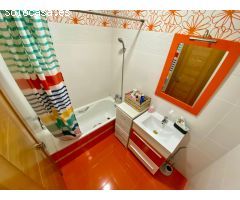 Exclusivo Chalet Independiente con Jardín, Piscina Privada y a Minutos de la Playa en Roquetas de Ma