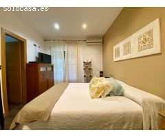 Exclusivo Chalet Independiente con Jardín, Piscina Privada y a Minutos de la Playa en Roquetas de Ma