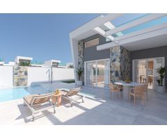 Preciosa villa de obra nueva en Serena Golf a 500m de la playa