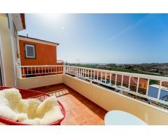 ¡Encantadora villa adosada con 4 dormitorios e increíbles zonas exteriores!