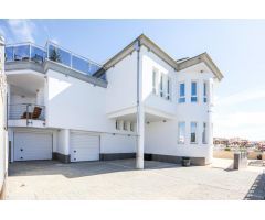 Elegante Villa en una Zona en Desarrollo – Ideal para Vivir o Invertir con Espectaculares Vistas al