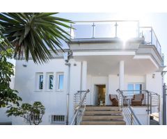 Elegante Villa en una Zona en Desarrollo – Ideal para Vivir o Invertir con Espectaculares Vistas al