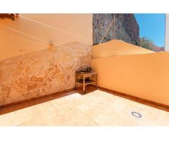 Casa pareada en la codiciada zona de Loma Dos – Ubicación fantástica y gran potencial