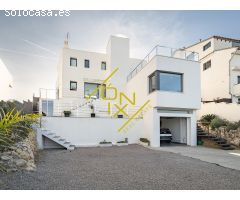 impresionante chalet modernista con piscina y vistas despejadas